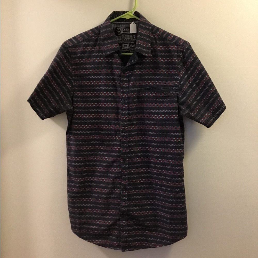 Broken Threads short sleeve button down shirt Men’s size small